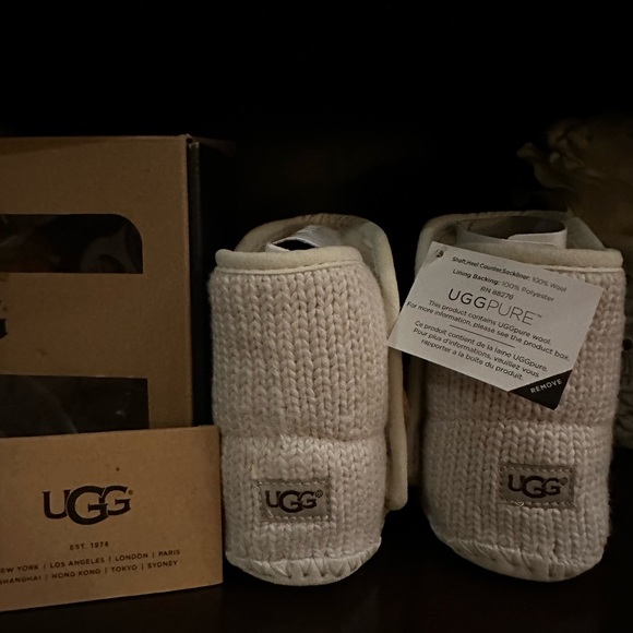 Ugg boots baby 4/5 new never worn - Picture 4 of 5